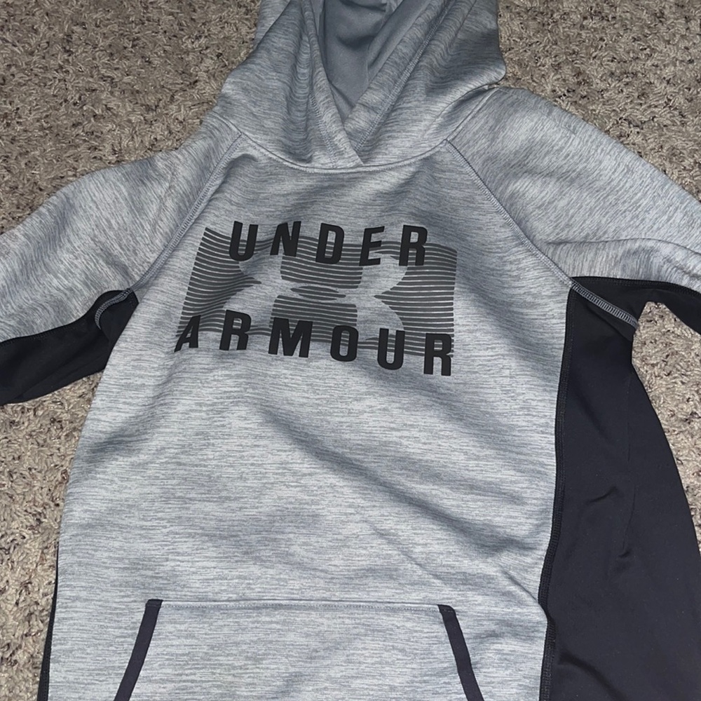 Under armor sweatshirt.